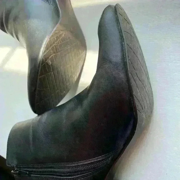 14th and Union Black Ankle boots - Picture 5 of 6